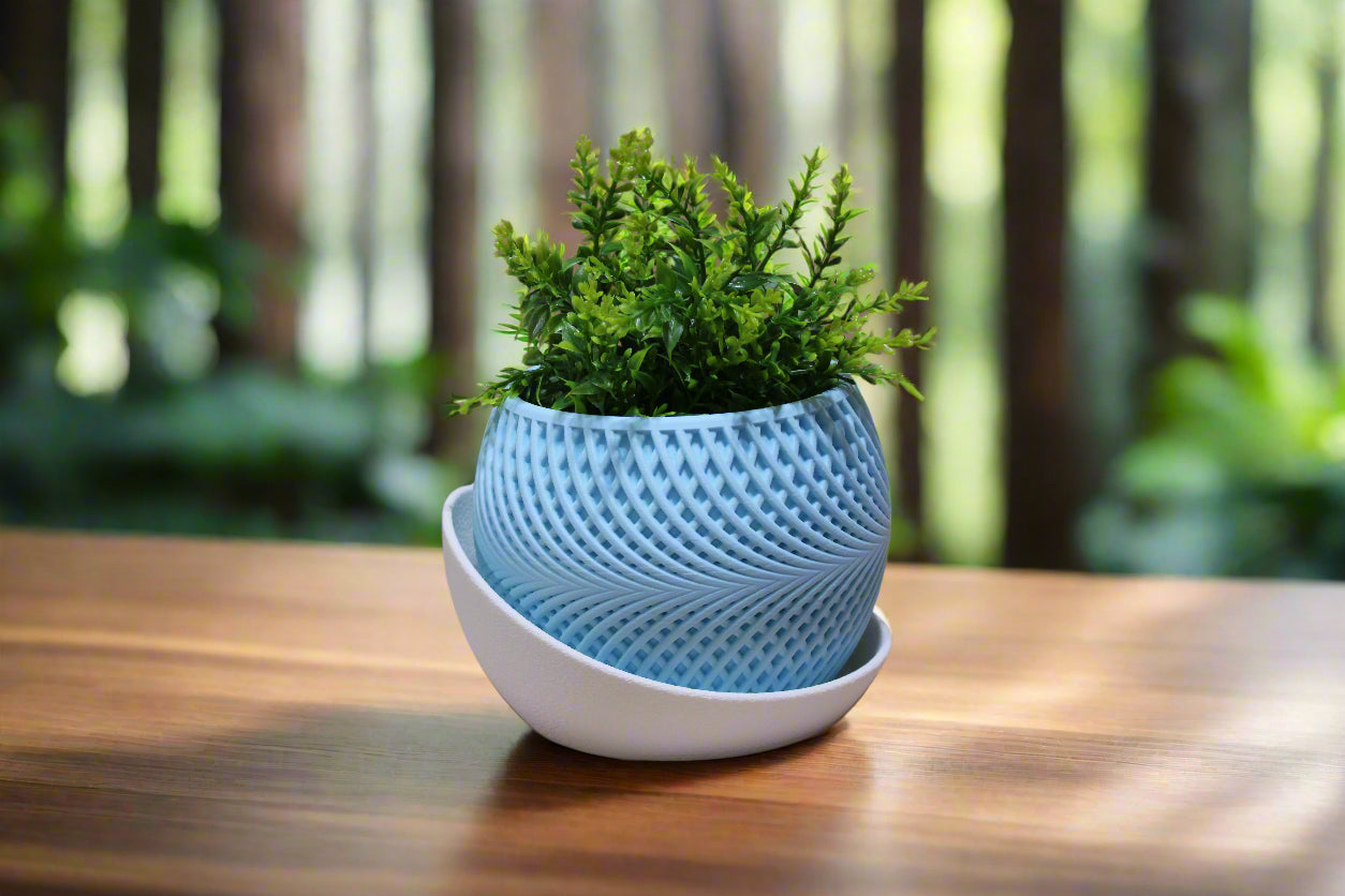 Beautiful Drift Planter with Wrap Around Plate