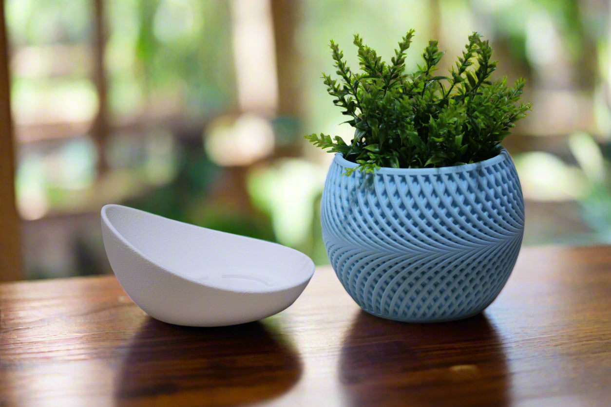 Beautiful Drift Planter with Wrap Around Plate