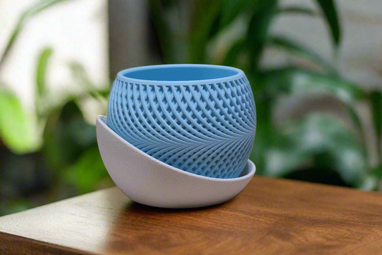 Beautiful Drift Planter with Wrap Around Plate