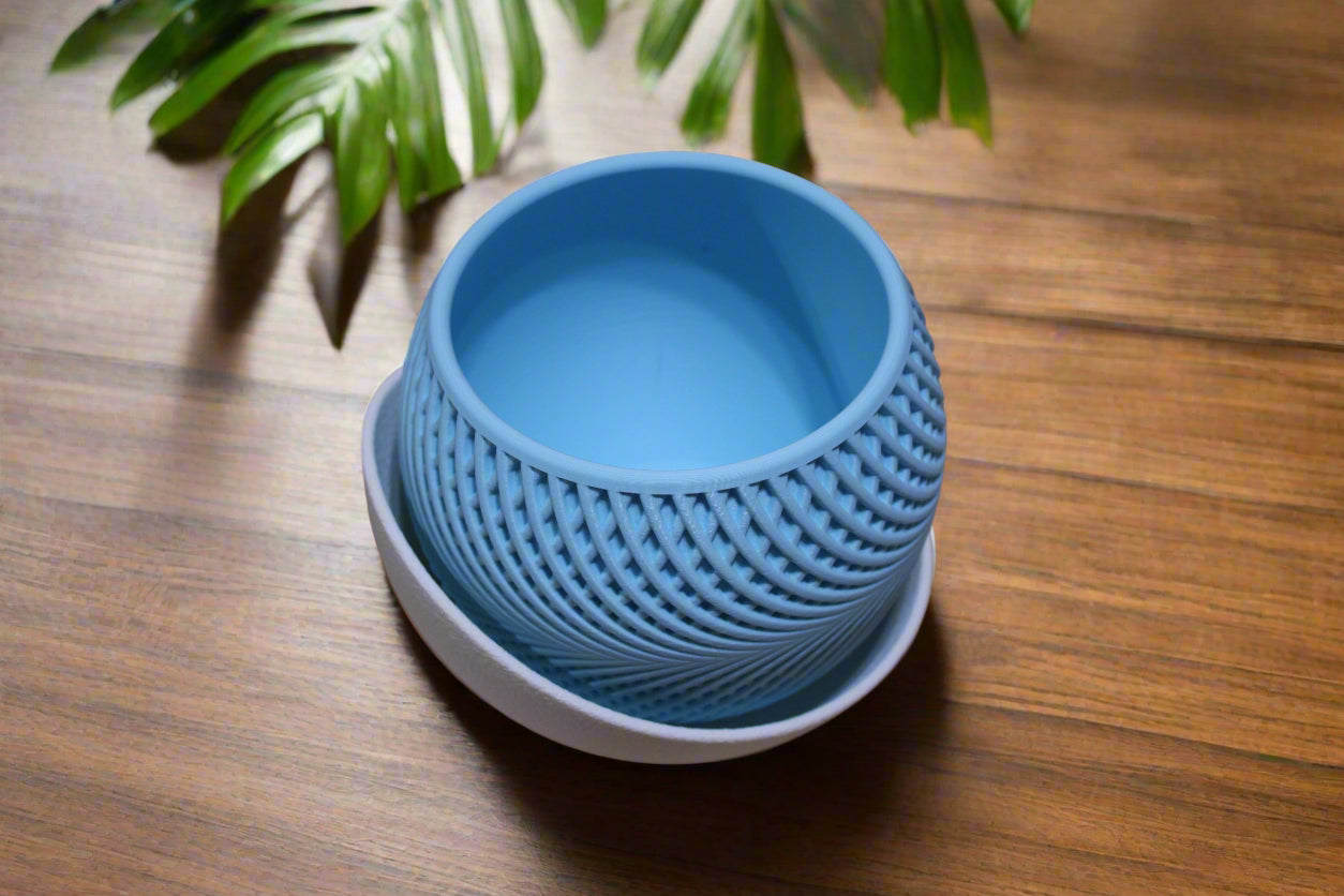 Beautiful Drift Planter with Wrap Around Plate