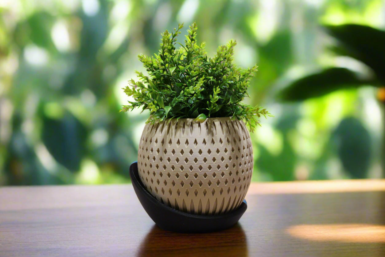 Beautiful Orbit Planter with Wrap Around Plate