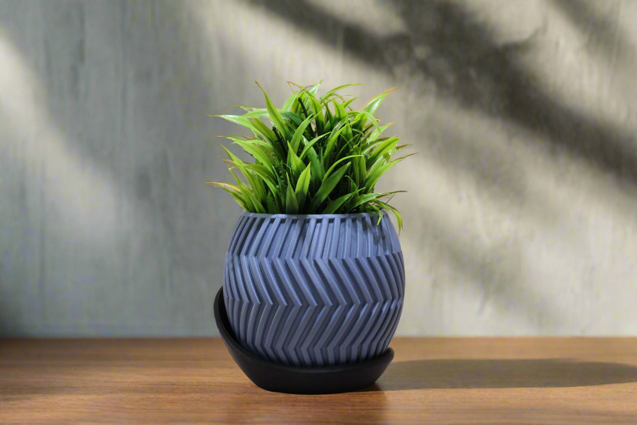 Beautiful Zig Zag Planter with Wrap Around Plate