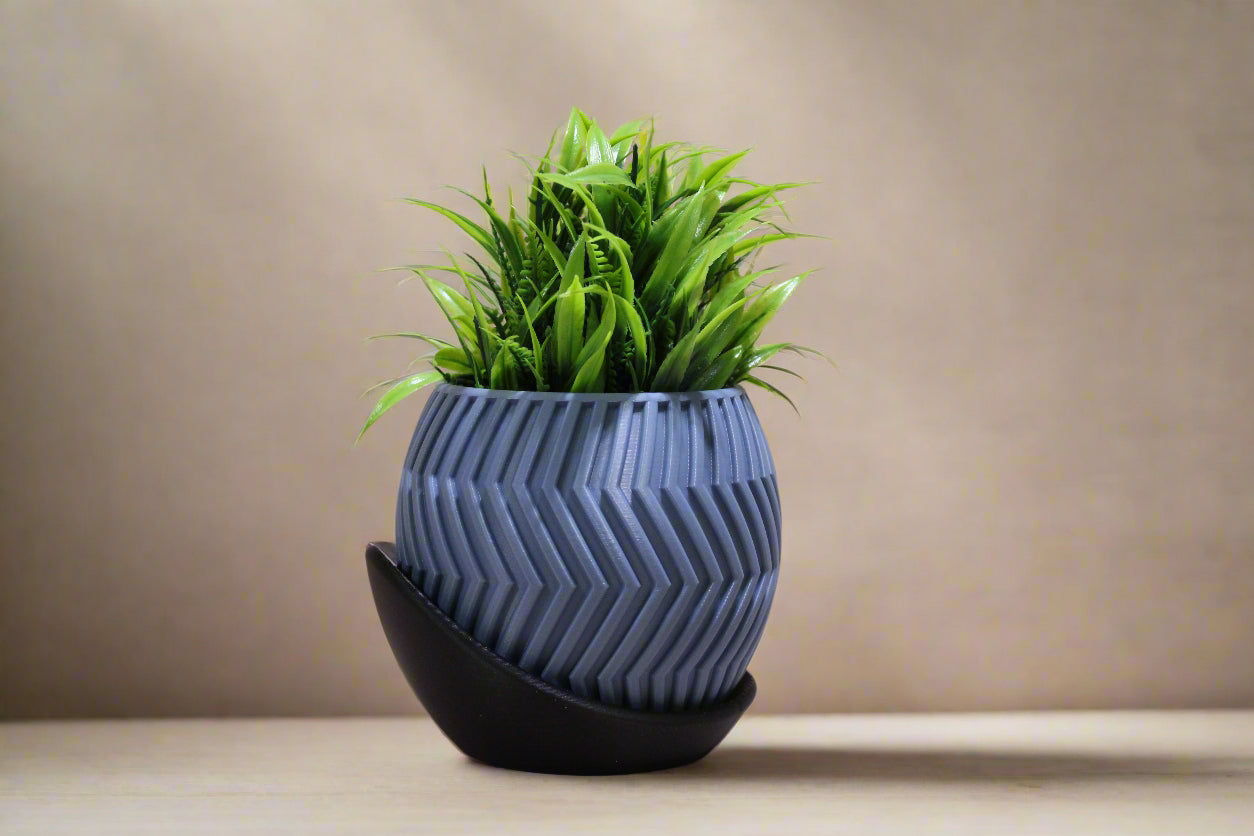 Beautiful Zig Zag Planter with Wrap Around Plate