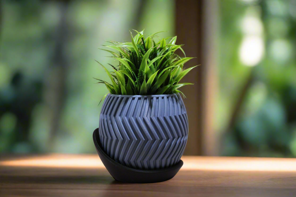 Beautiful Zig Zag Planter with Wrap Around Plate