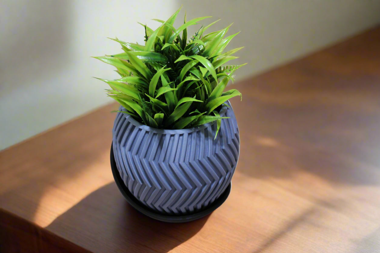 Beautiful Zig Zag Planter with Wrap Around Plate