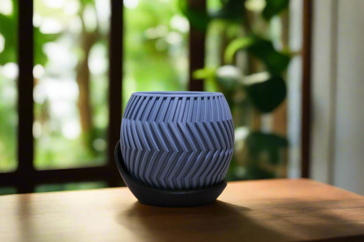 Beautiful Zig Zag Planter with Wrap Around Plate