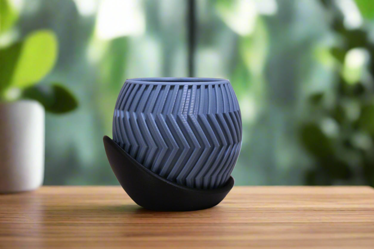 Beautiful Zig Zag Planter with Wrap Around Plate