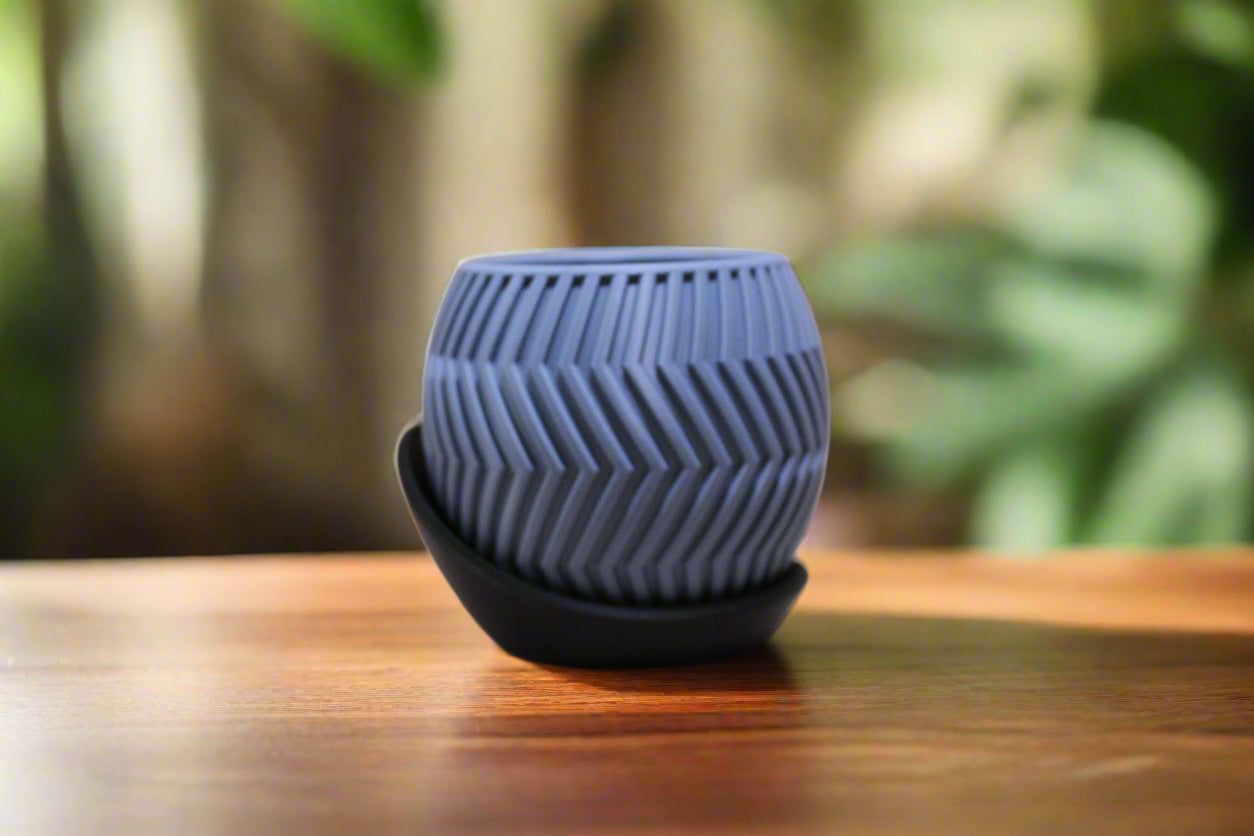 Beautiful Zig Zag Planter with Wrap Around Plate
