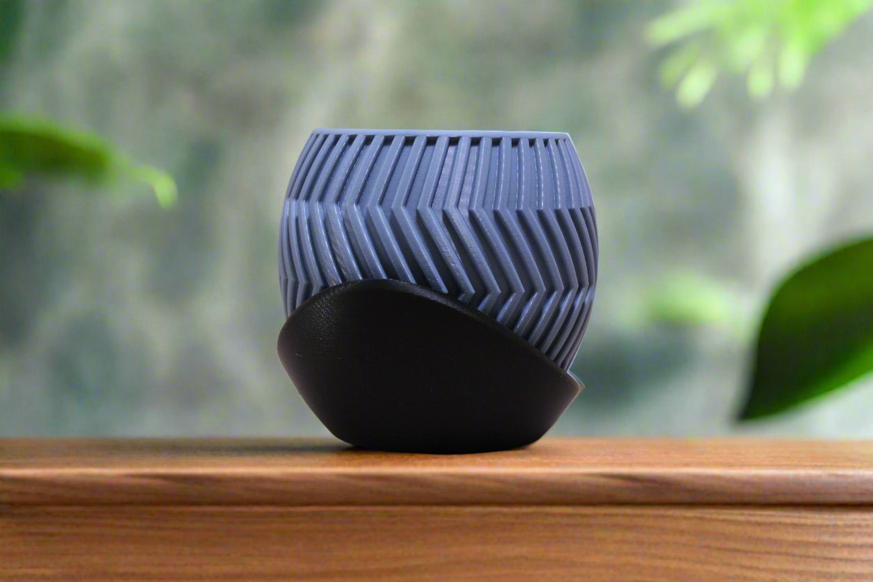 Beautiful Zig Zag Planter with Wrap Around Plate