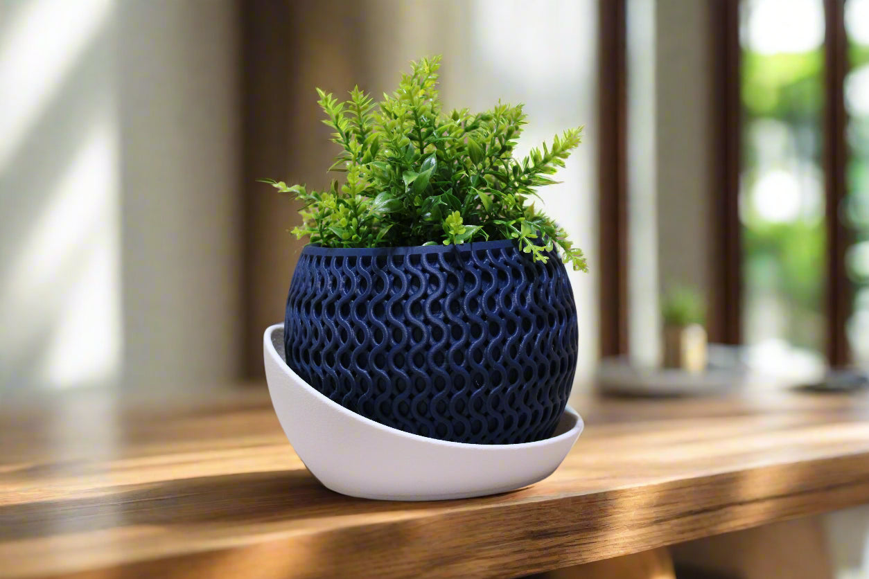 Beautiful Echo Planter with Wrap Around Plate