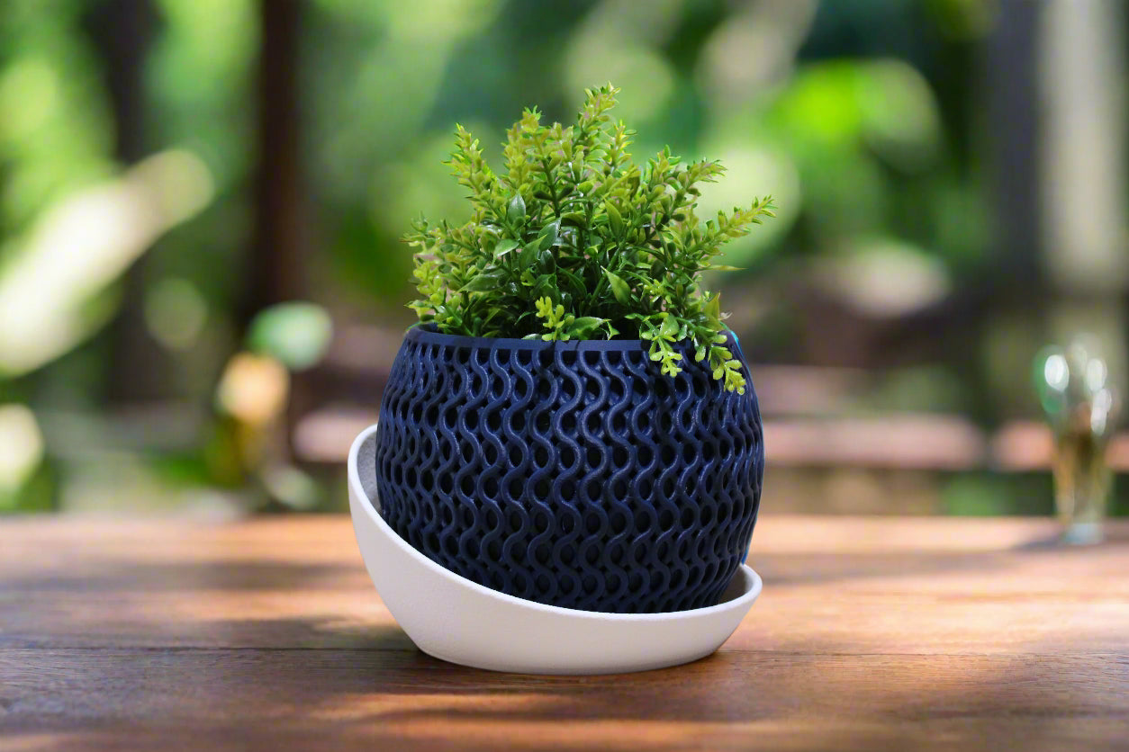 Beautiful Echo Planter with Wrap Around Plate