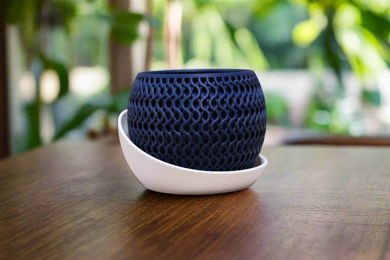 Beautiful Echo Planter with Wrap Around Plate