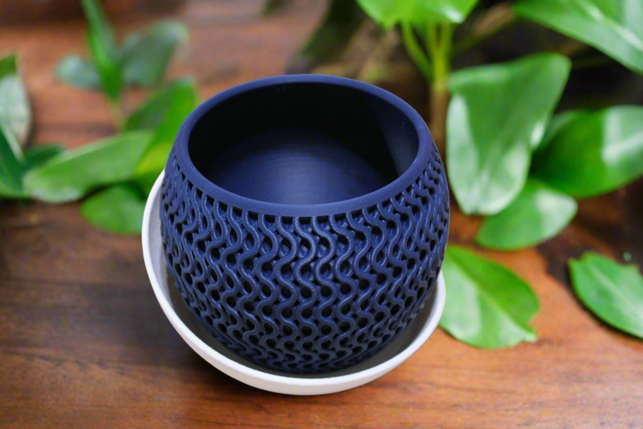 Beautiful Echo Planter with Wrap Around Plate