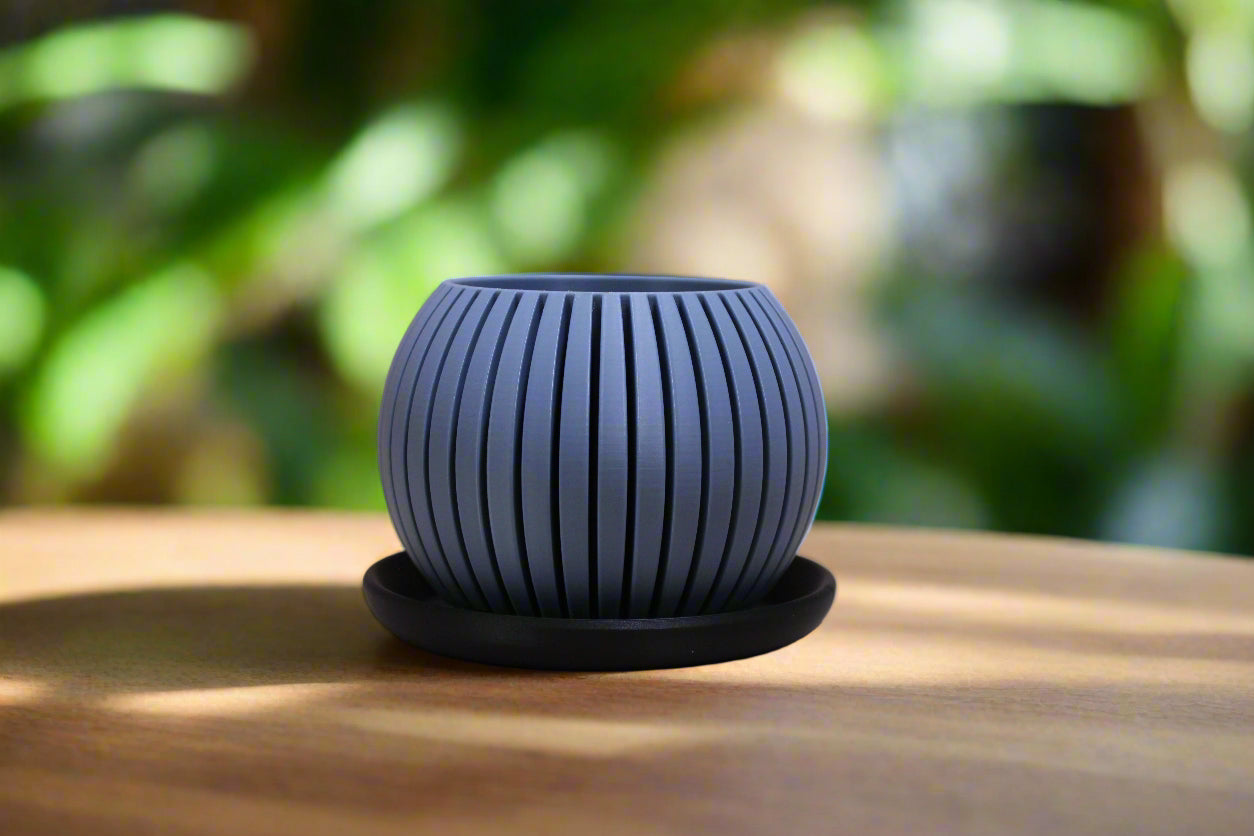 Beautiful Nimbus Planter with Plate