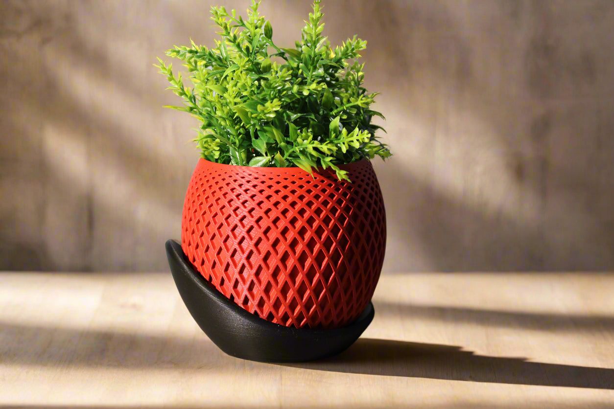 Beautiful Polygon Planter with Wrap Around Plate