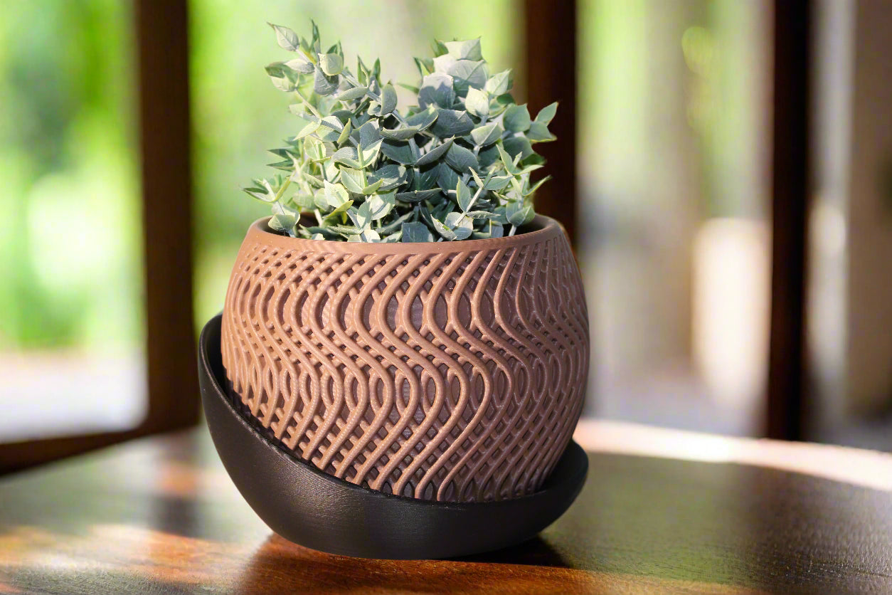 Beautiful Radiant Planter with Wrap Around Plate