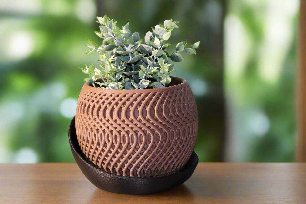 Beautiful Radiant Planter with Wrap Around Plate